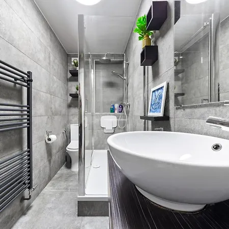 Central London Two Bedroom Serviced Apartment - Nine Elms Luxury Stay - Vauxhall & Westminster Exterior photo