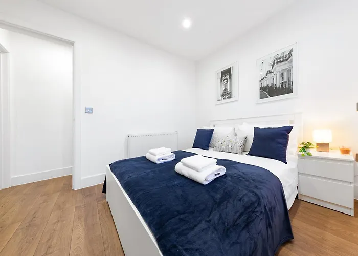 Central London Two Bedroom Serviced Apartment - Nine Elms Luxury Stay - Vauxhall & Westminster