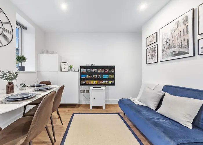 Central London Two Bedroom Serviced Apartment - Nine Elms Luxury Stay - Vauxhall & Westminster