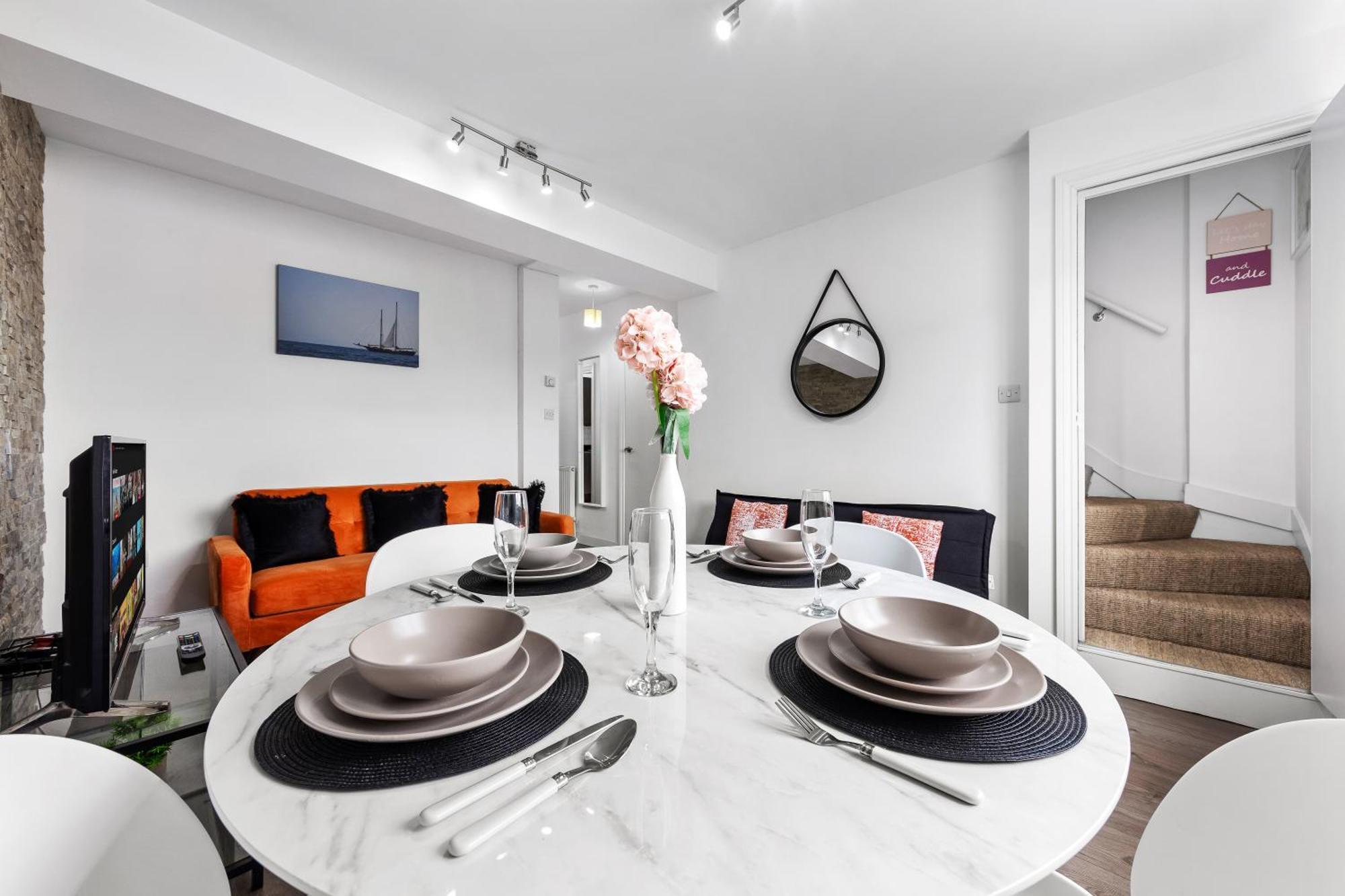 Two Bedroom Serviced - Nine Elms Luxury - Vauxhall & Westminster Apartment