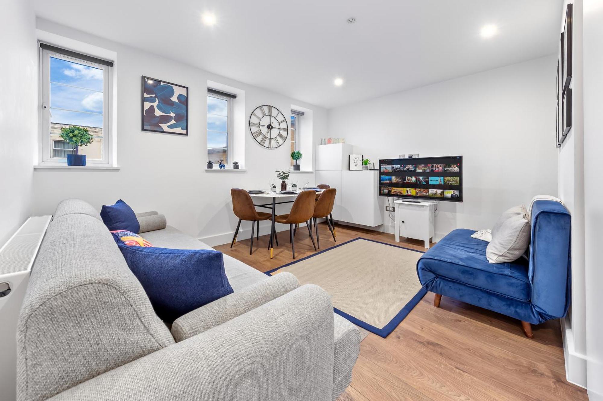 Two Bedroom Serviced - Nine Elms Luxury - Vauxhall & Westminster Apartment *